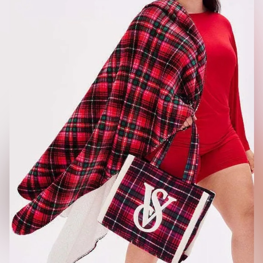 New VICTORIA'S SECRET Logo Blanket in Red Plaid 50”x 60”